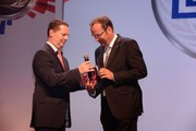 Wirtschaft + Unternehmen: Peugeot zeichnet Dürr aus